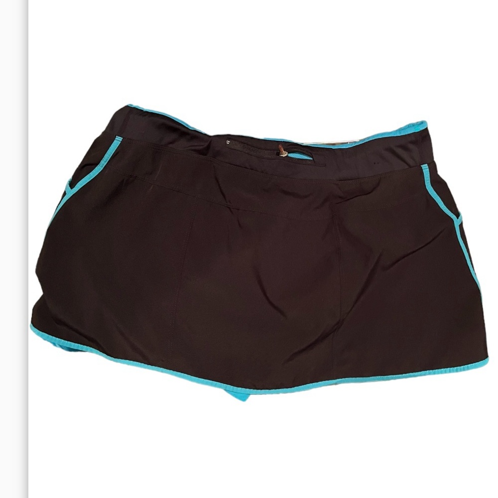 Reebok large tennis skirt with a little zipper in the back.